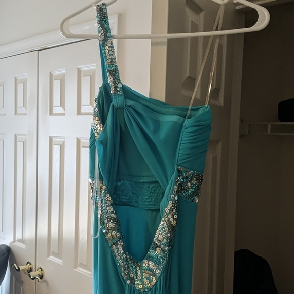 Formal Dress - Picture 3 of 3